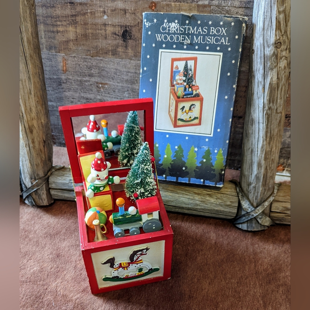 1984 Enesco Wooden Musical Christmas Box Vintage Collectible